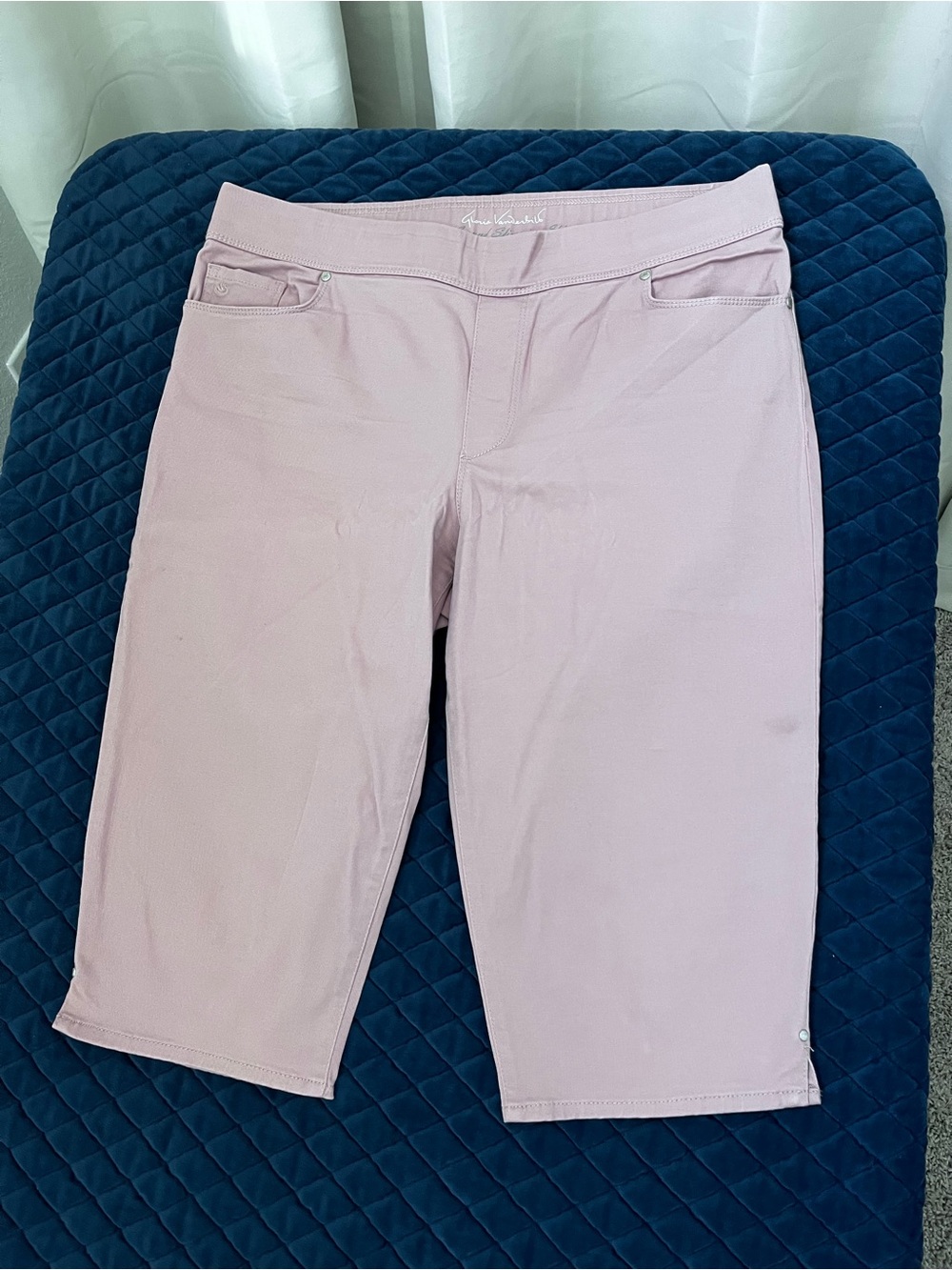 Gloria Vanderbilt Soft Pink Women's Bermuda Capris - Avery All Around Slimming